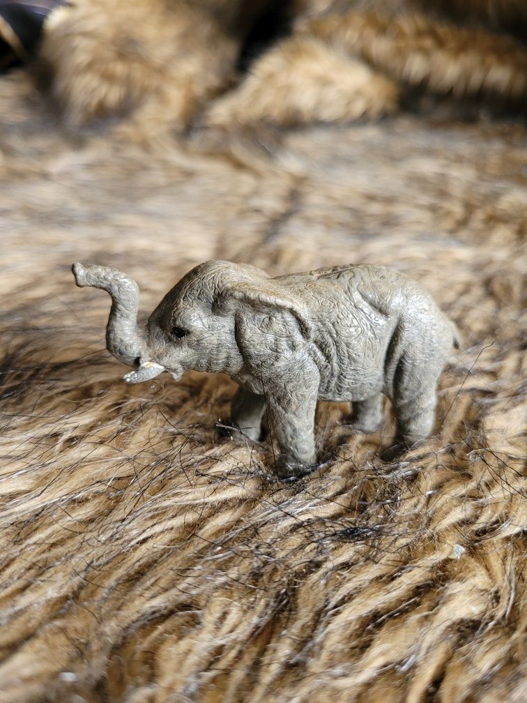 Świetna Figurka Słoń Zoo
