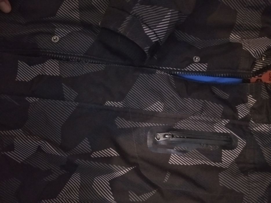 Осіння куртка, 122 см. Стійка до води