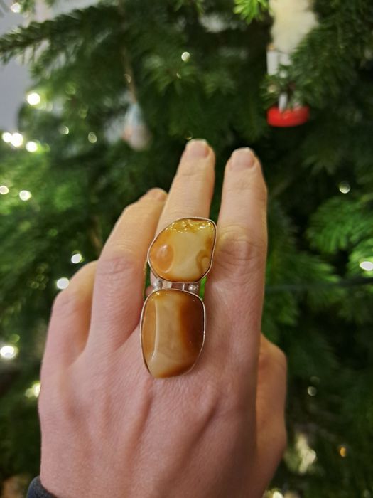 Pierścionek srebrny z bursztynem