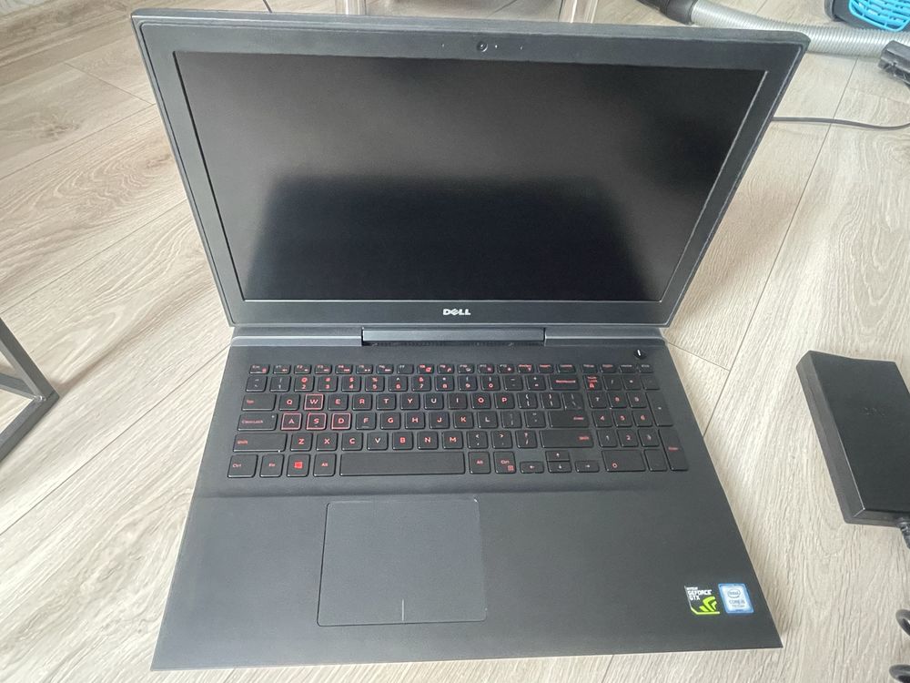 Dell inspiron 15 7000 gaming 16gm ssd 256 lcd 15.6’ geforce Stan ideal