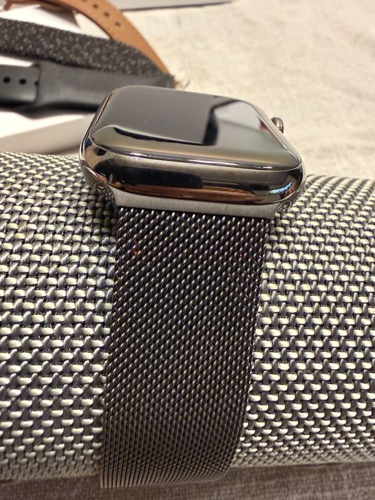 Apple Watch Series 7 cellular Tytan 45 mm