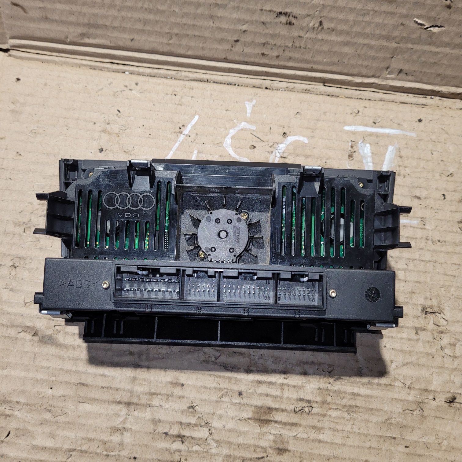 Panel nawiewu klimatyzacji audi a3 8p 2004r