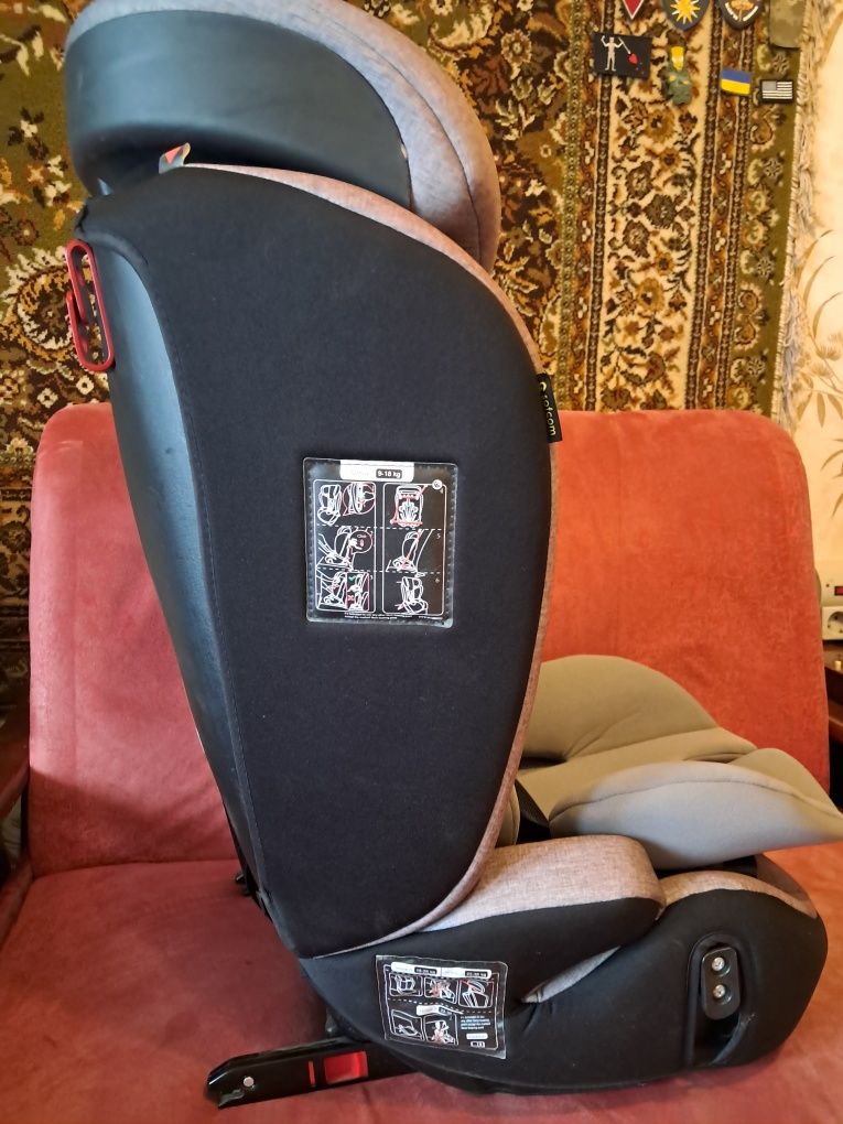 Продам автокресло sofcom .