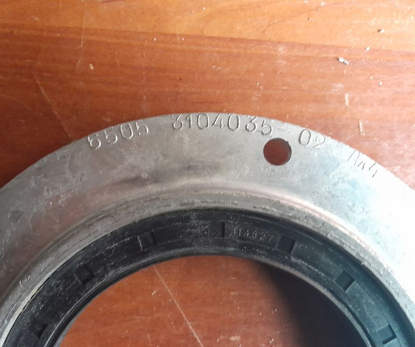 Сальник со стаканом КрАЗ