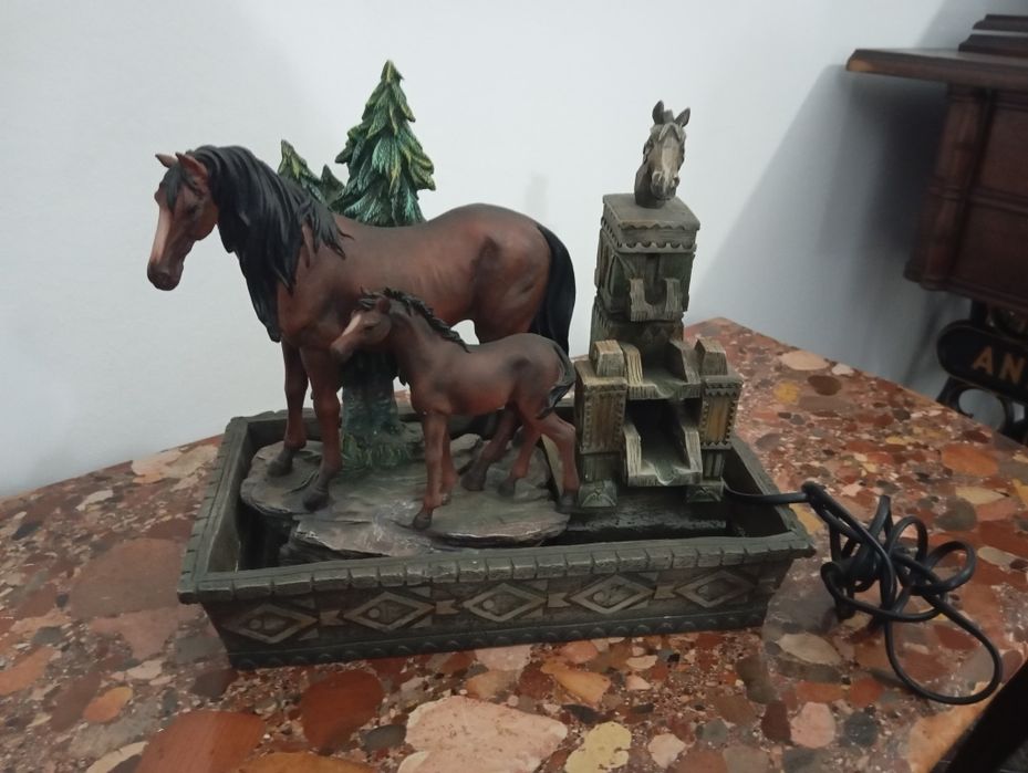 Fontenario com cavalos