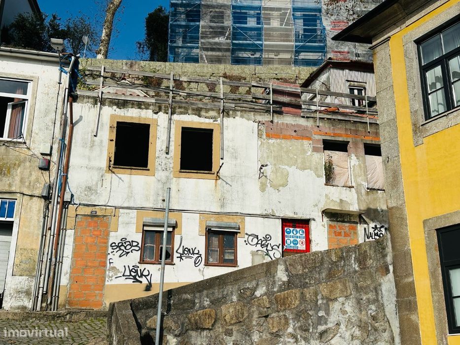 Prédio três T2 recuperar vistas Douro -Projeto aprovado zona histórica