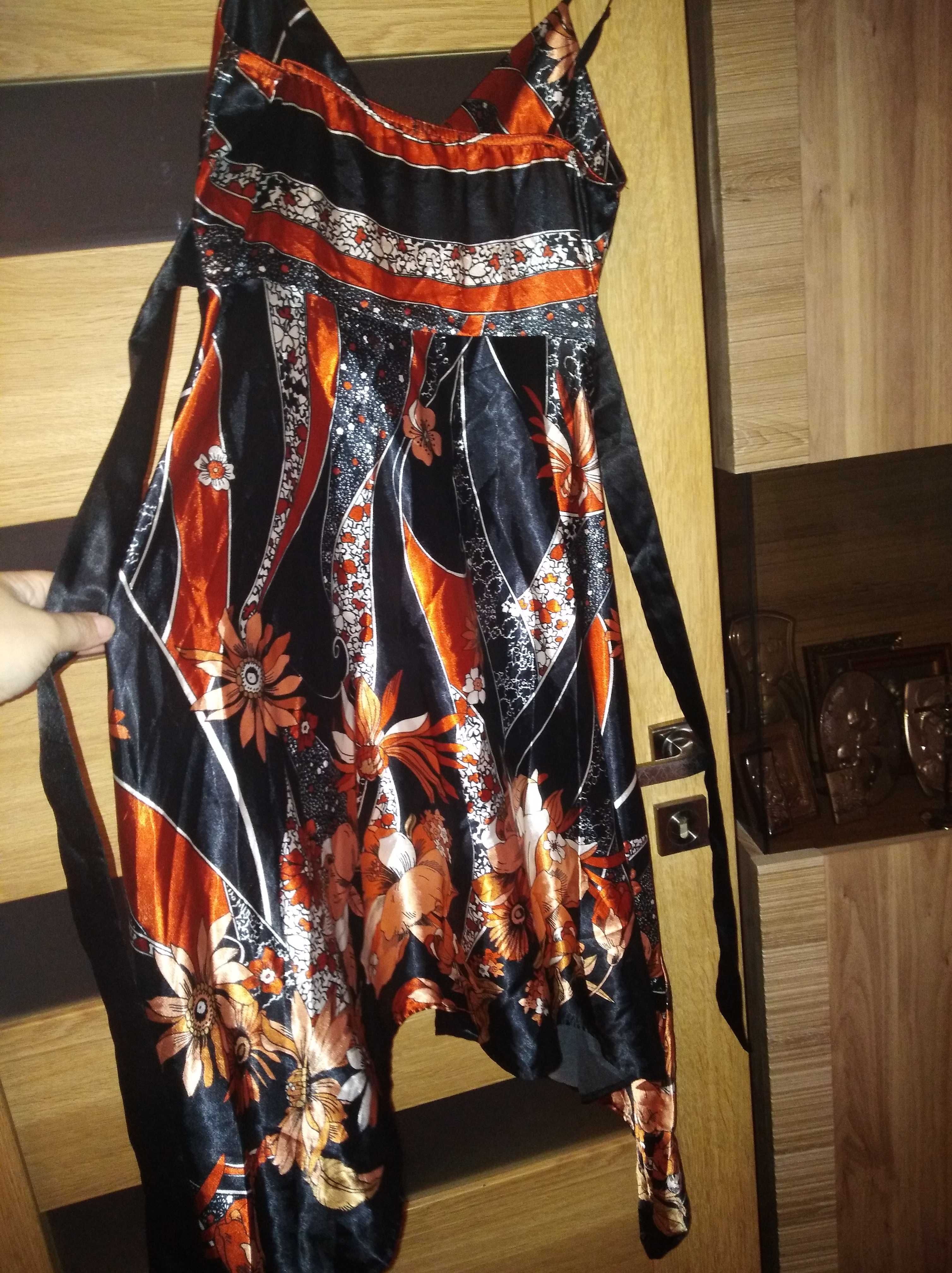 Elegancka sukienka w kwiaty 38, M