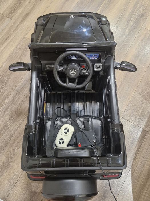 Дитячий електромобіль