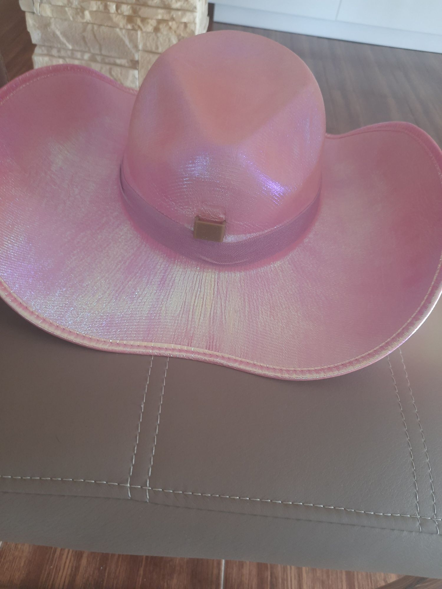Różowy kapelusz Disney
