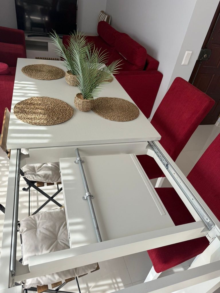 Vendo conjunto de sofás, cadeiras e mesa de jantar 

Conjunto de 6 cad