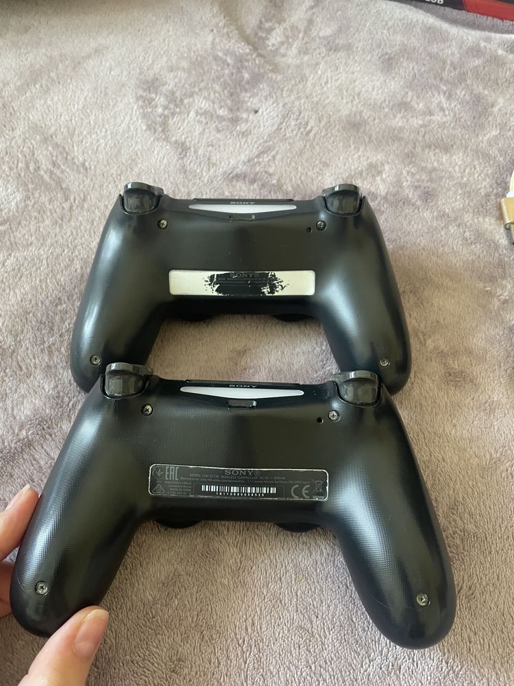 ps4 slim 1tb + 2 pady + gry