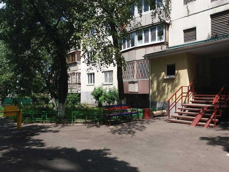 ВОКЗАЛ 2 хвилини пішки! низький поверх. 2-во кімнатна квартира