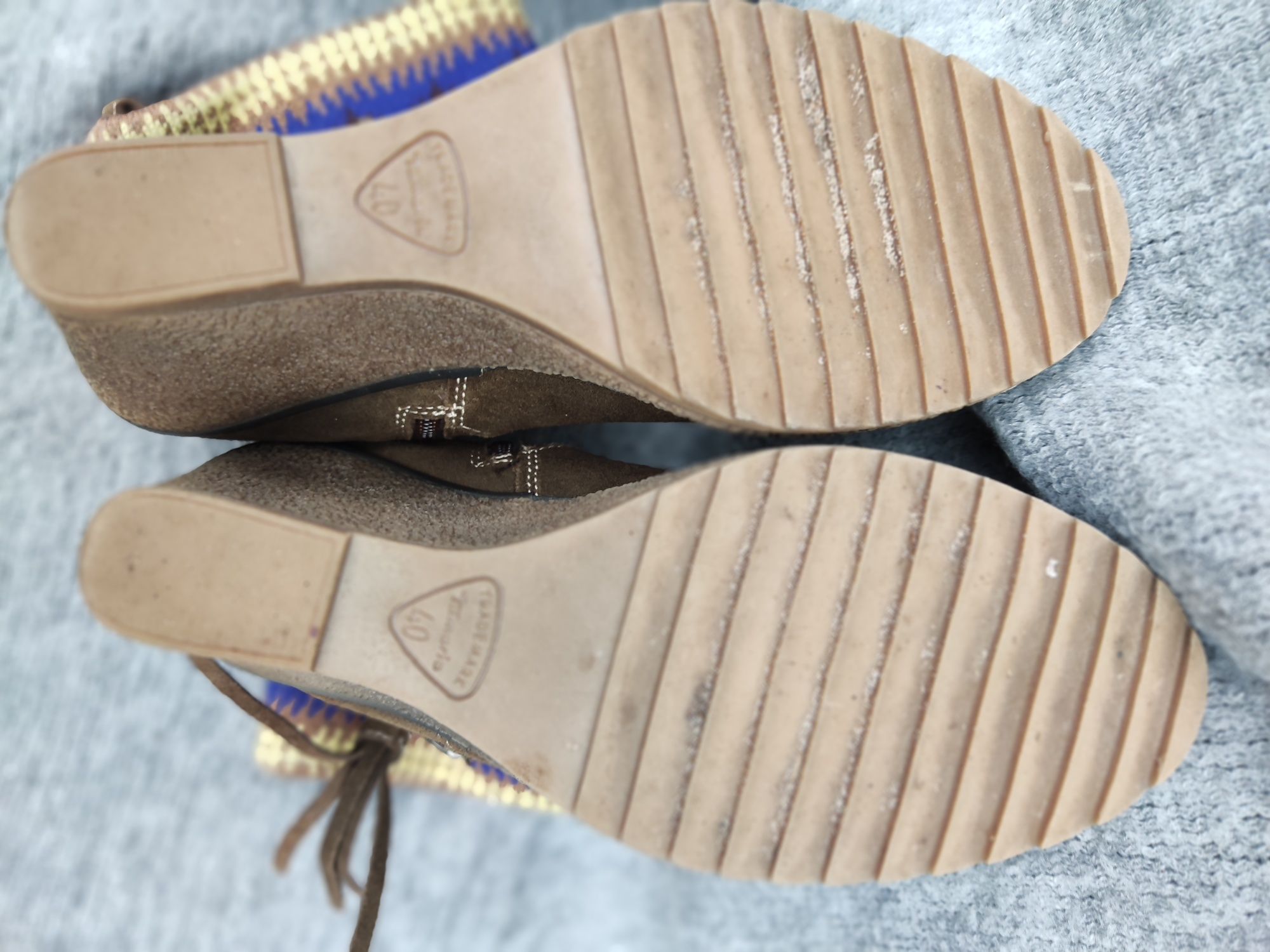 Buty zamszowe wiosenne z wzorem