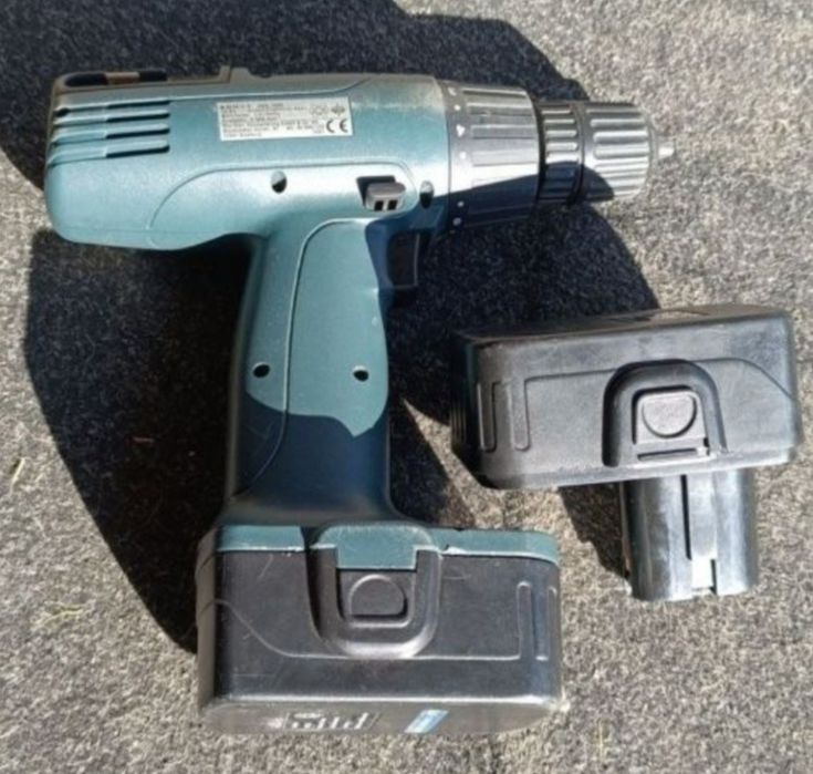 Акумуляторний шуруповерт.