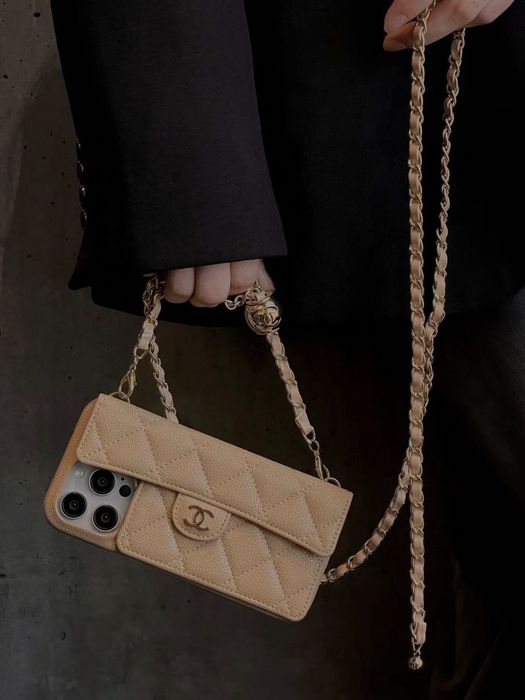 Chanel – etui z łańcuszkiem i klapką na karty