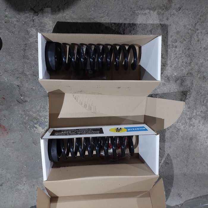 Задні пружини 124 мерседес