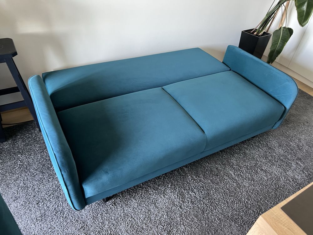 Sofa rozkładana z pojemnikiem na pościel