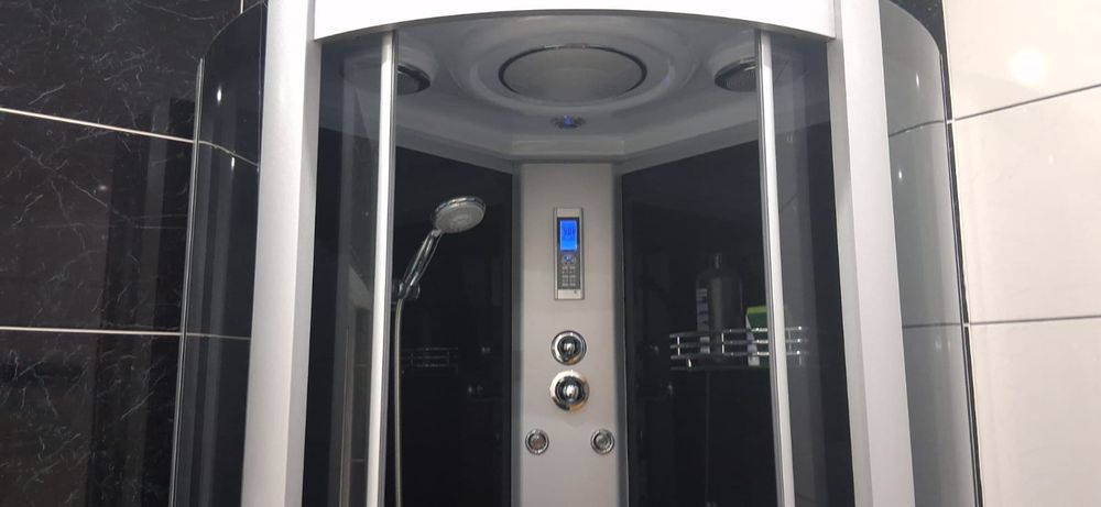 Duche Cabine com jacuzzi e música