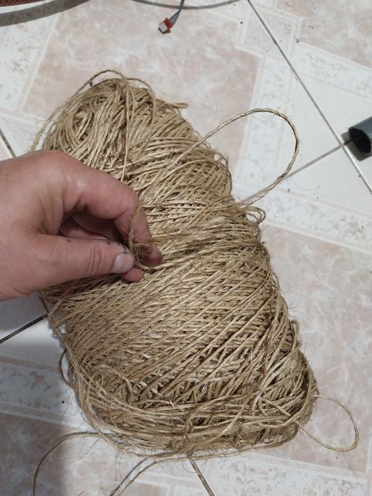 Sznurek szalowy.