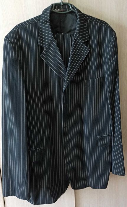 Продам мужской костюм размером 50-54