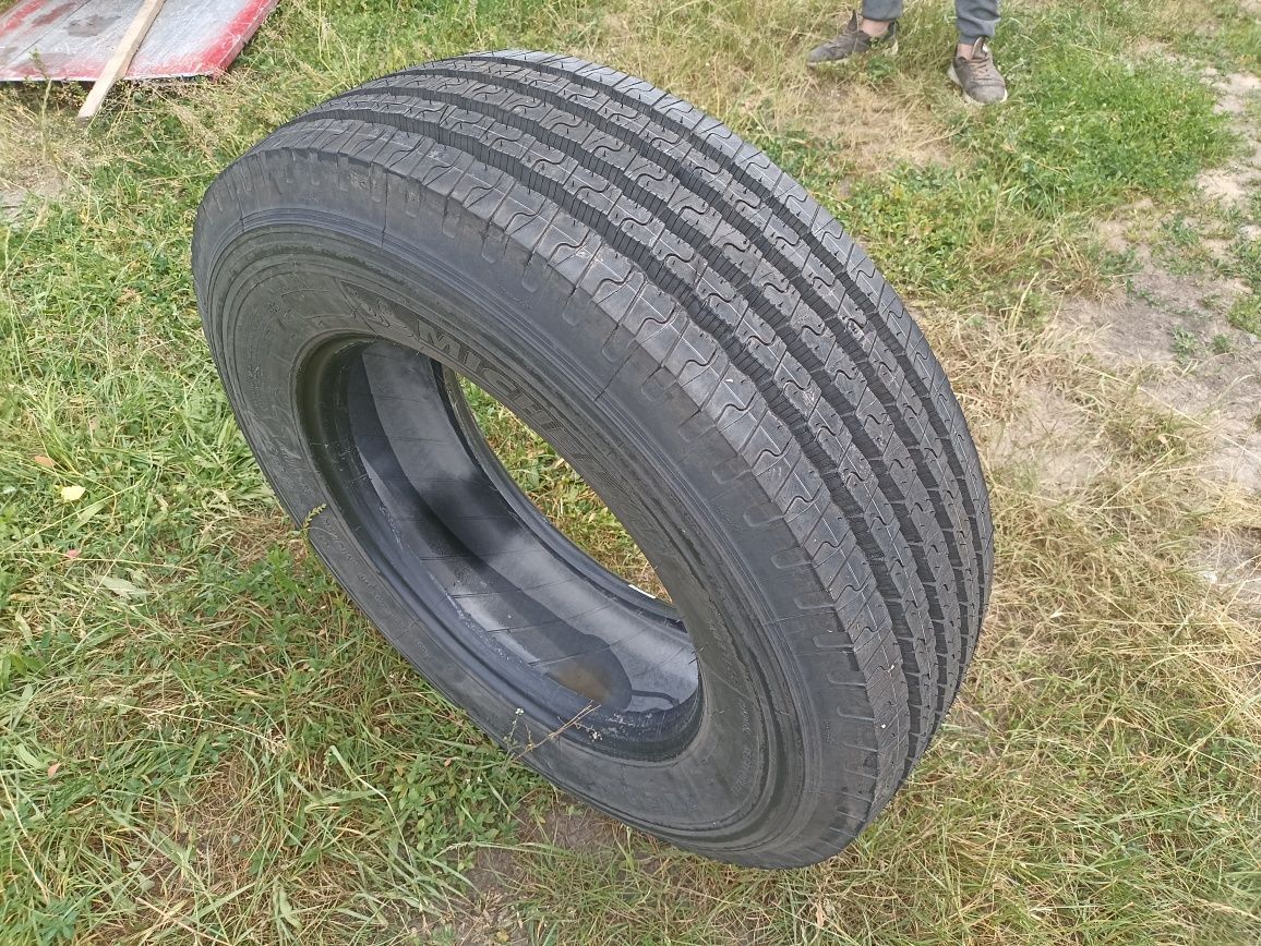 Шина передня Michelin 265/70 r19,5