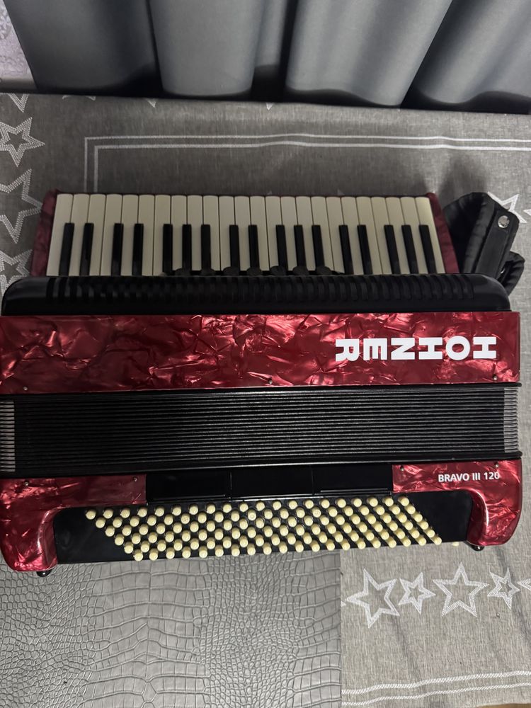 Akordeon hohner bravo3