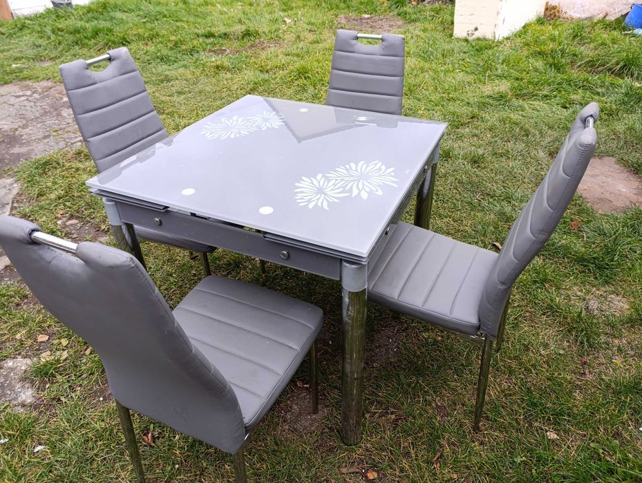 szklany  stół rozkładany + 4 krzesła