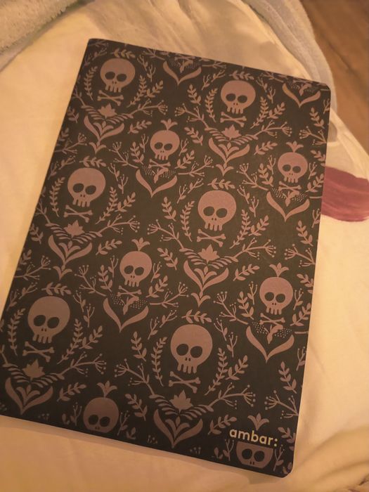 Caderno A4 caveiras - ambar