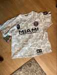 Szaro-biała koszulka bape inter miami