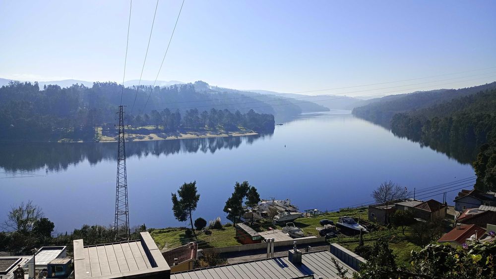 Terreno com vista de Rio