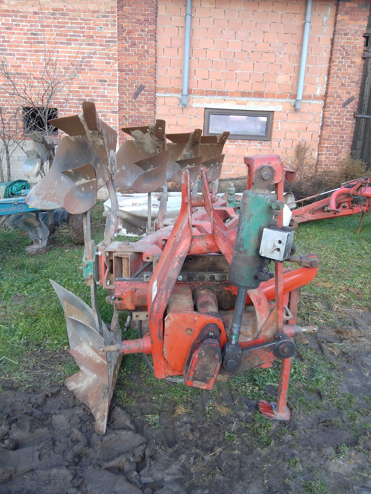 Pług obrotowy kverneland 4 skiby