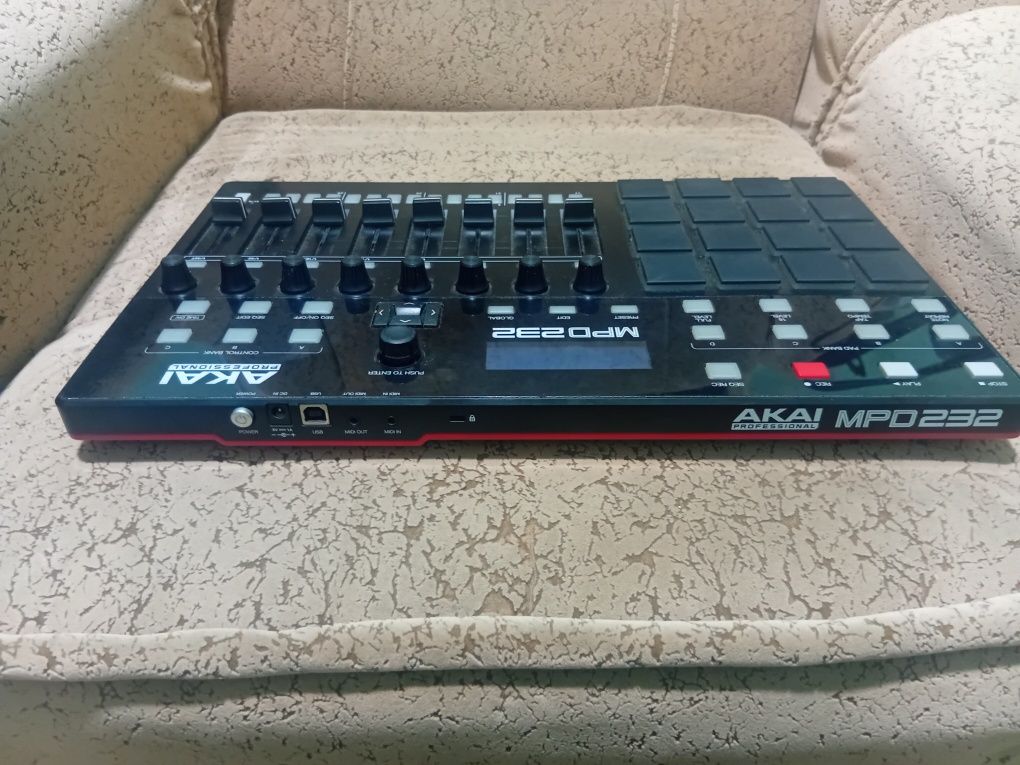 MIDI-котролер AKAI mpd232 бу