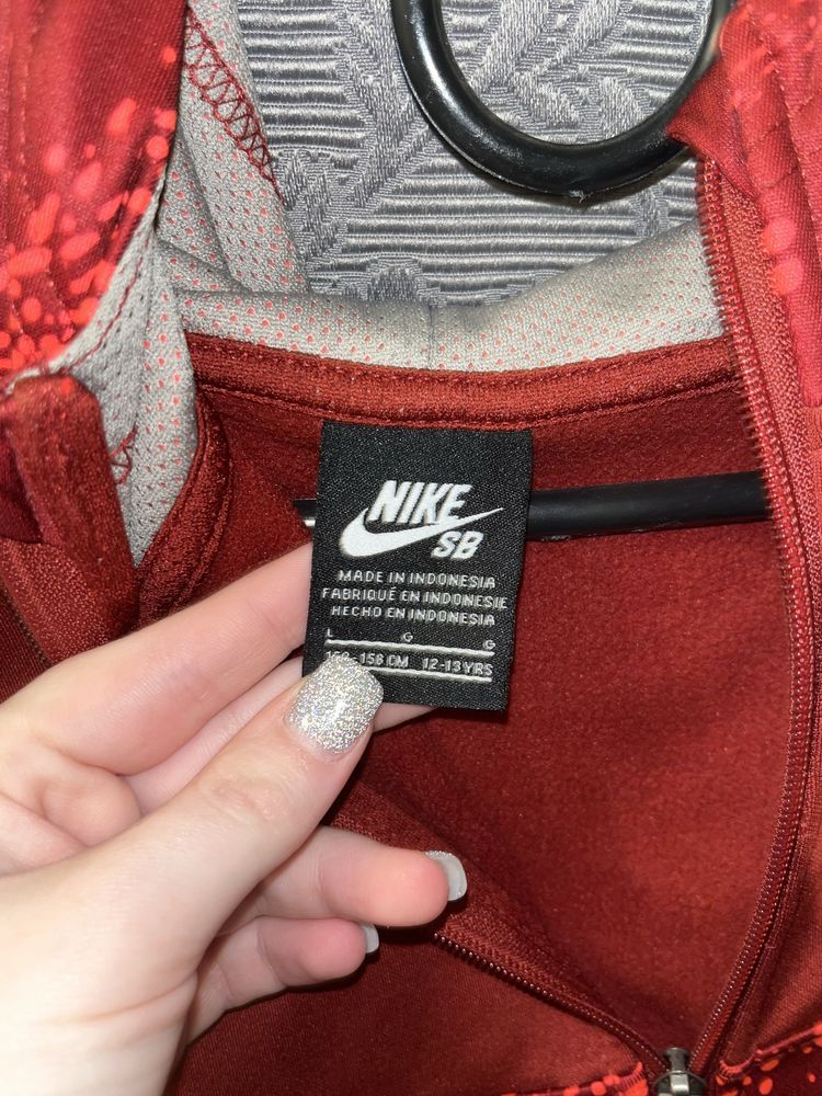 Спортифная кофта Nike на замке ,женская!