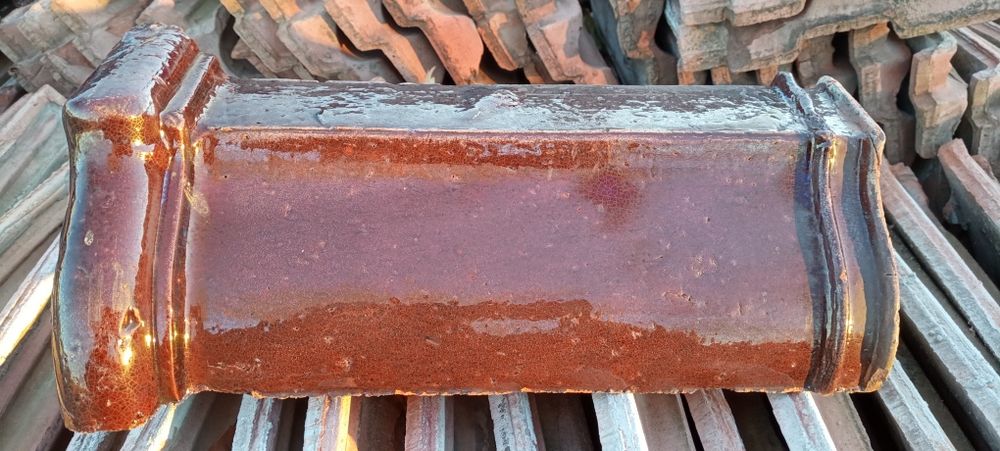 Каптур (контру) черепиці, глазурований