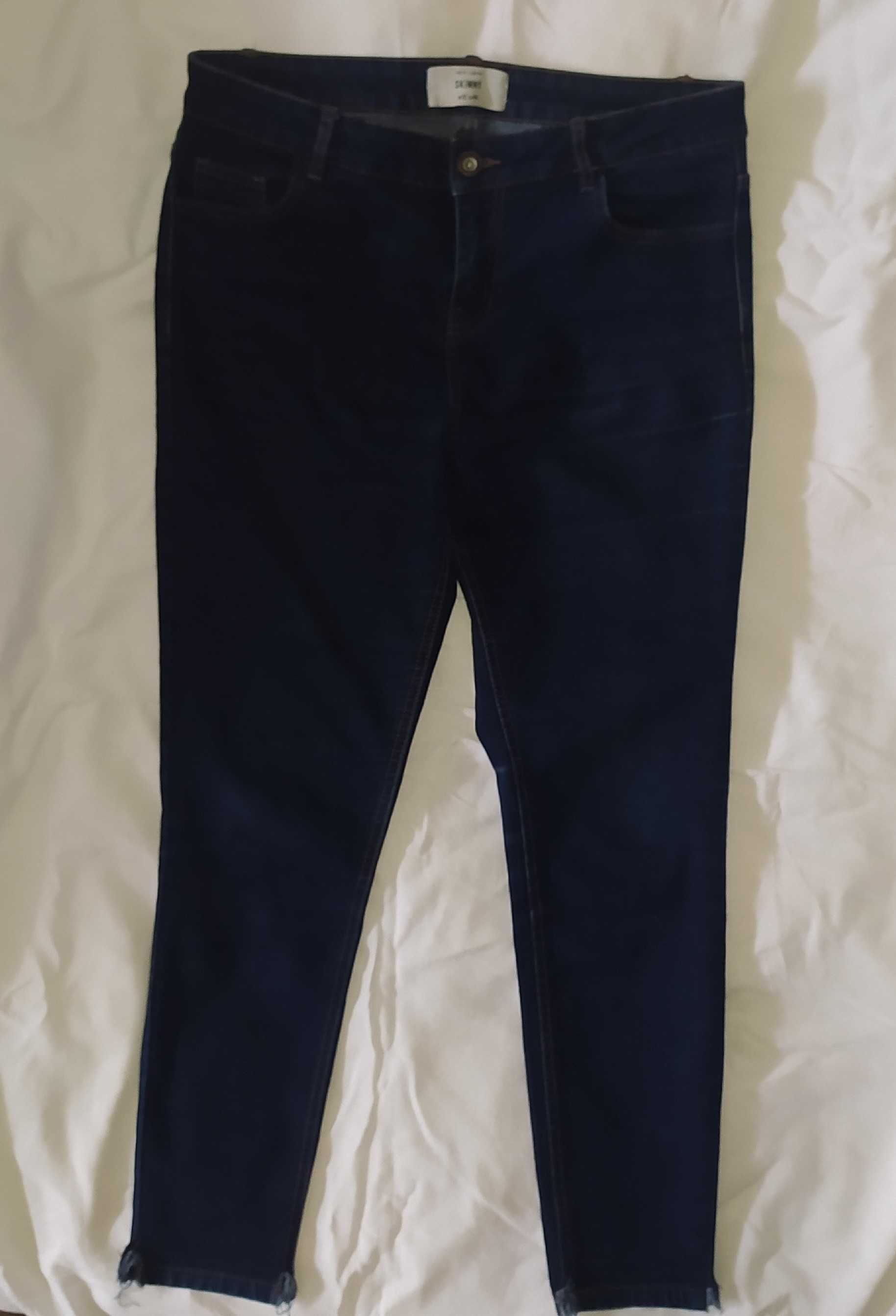 Укороченные узкие джинсы темно синего цвета бренда New Look