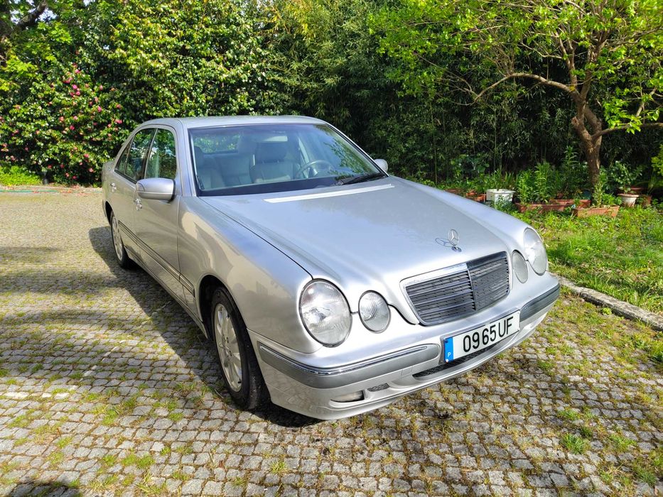 Mercedes E 220 em bom estado