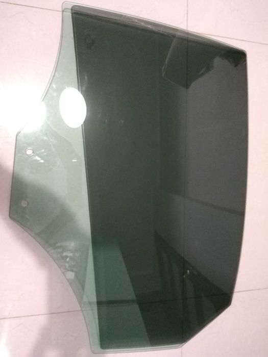 Audi A4 B8 Стекло заднее левое.