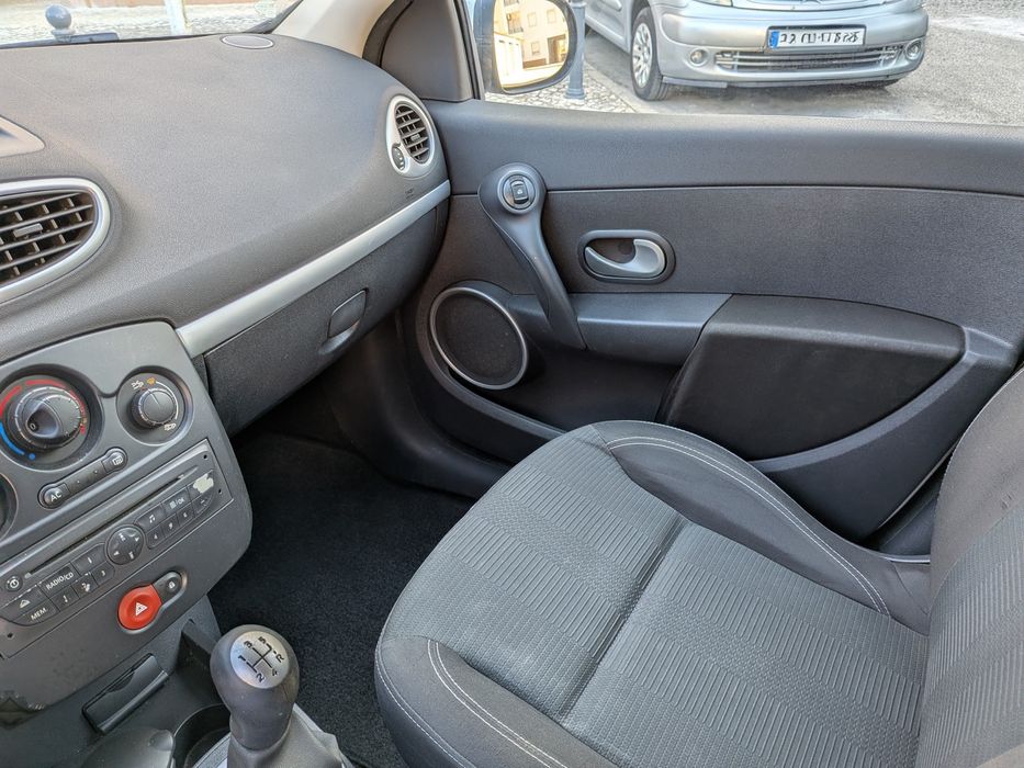 Renault Clio 1.2 i 16V Dynamique 75CV 10