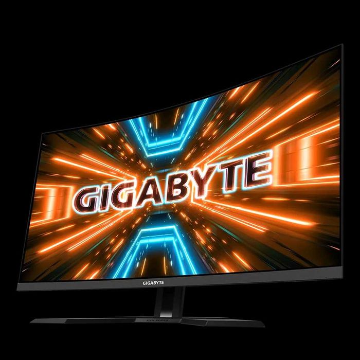 3 Monitores 4k Curvos Gigabyte M32UC para simracing