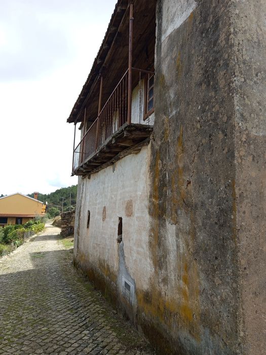 Casa em mós Moncorvo