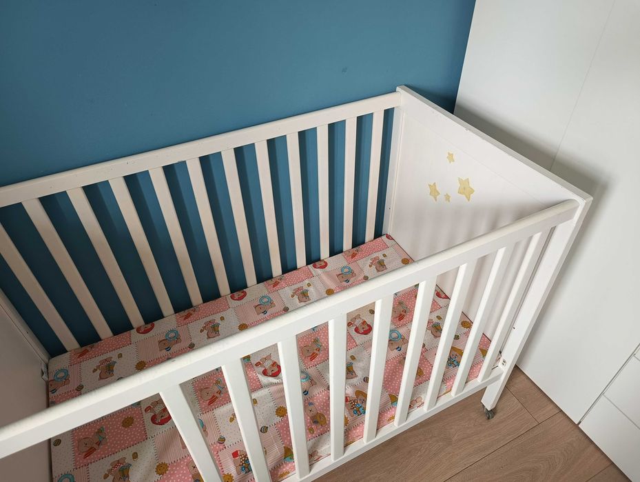 Łóżeczko dziecięce dla niemowlaków