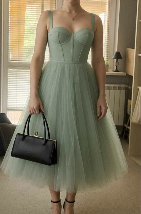 Sukienka tiulowa midi z gorsetem