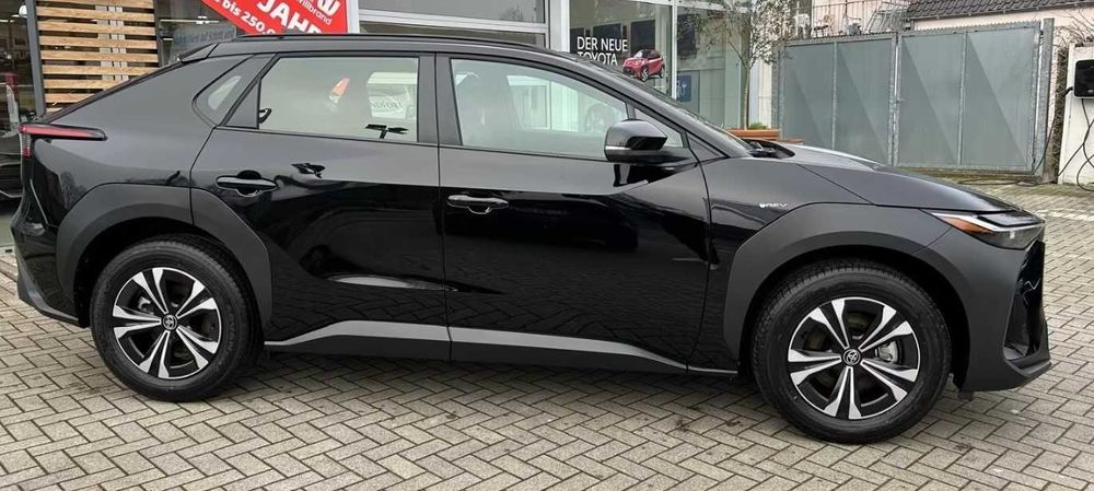 Бампер Toyota bz4X Comfort Тойота двері фари розборка шрот