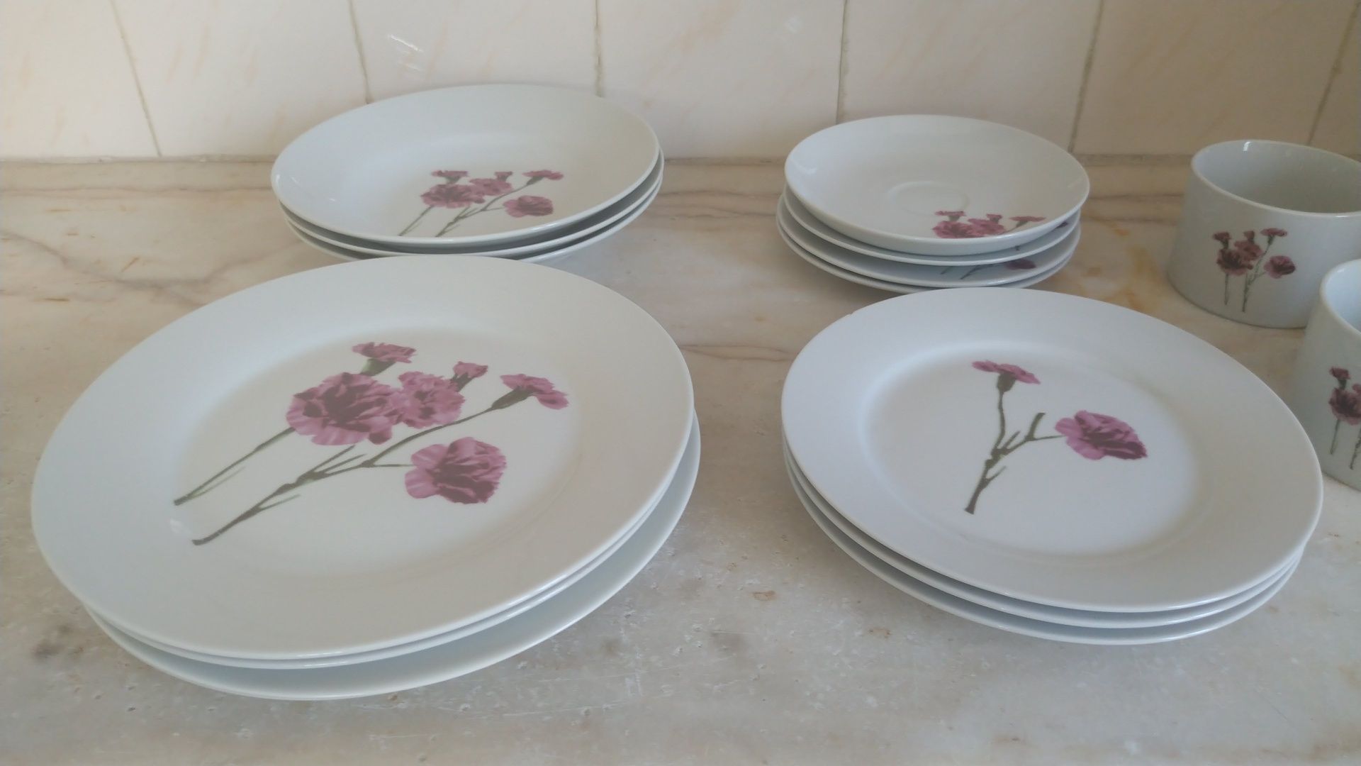 Conjunto De Loiça Decoração Cravos Rosa