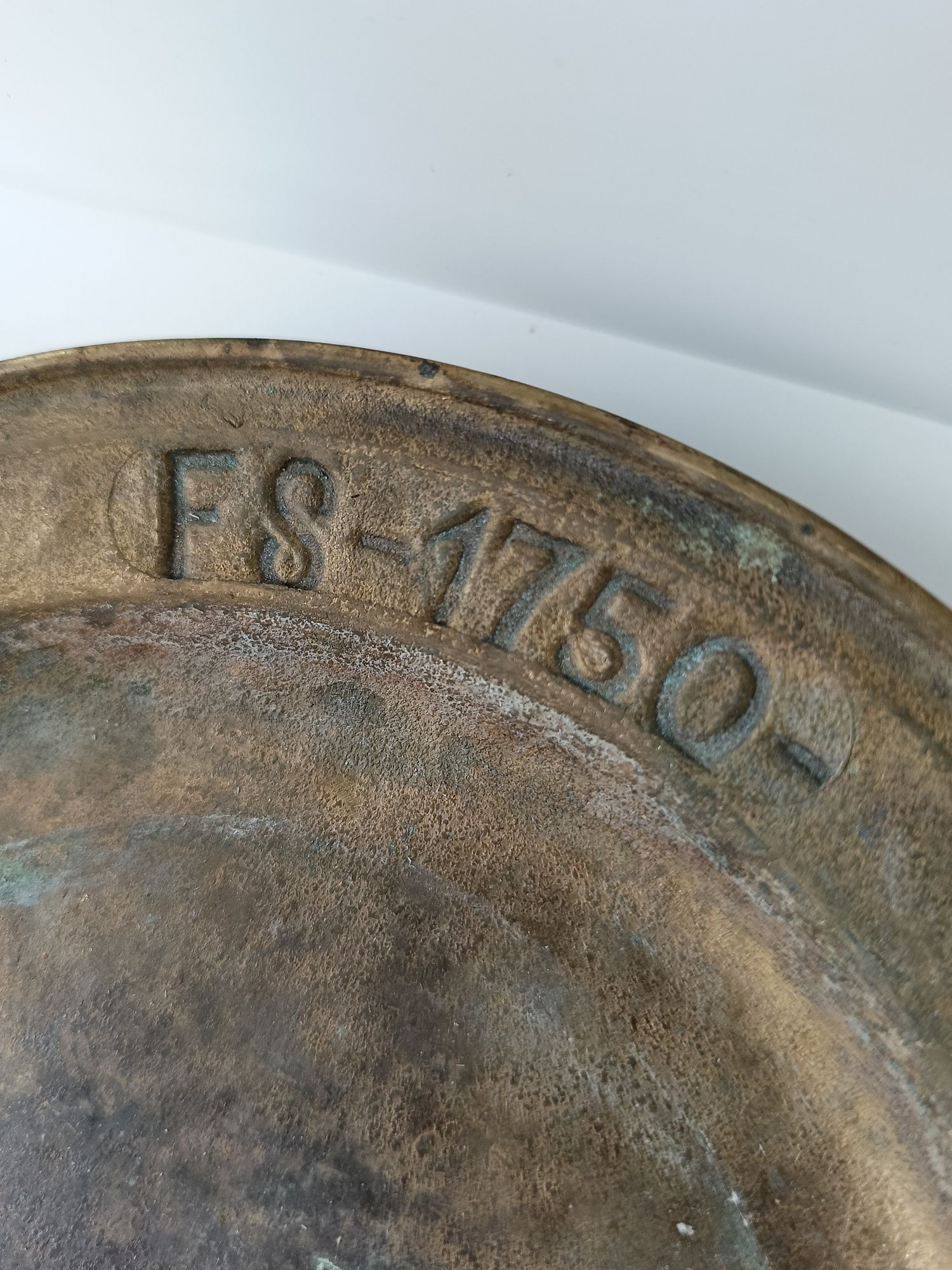 FS-1750 stary mosiężny talerz płaski z grubego mosiądzu 277 g. Histori