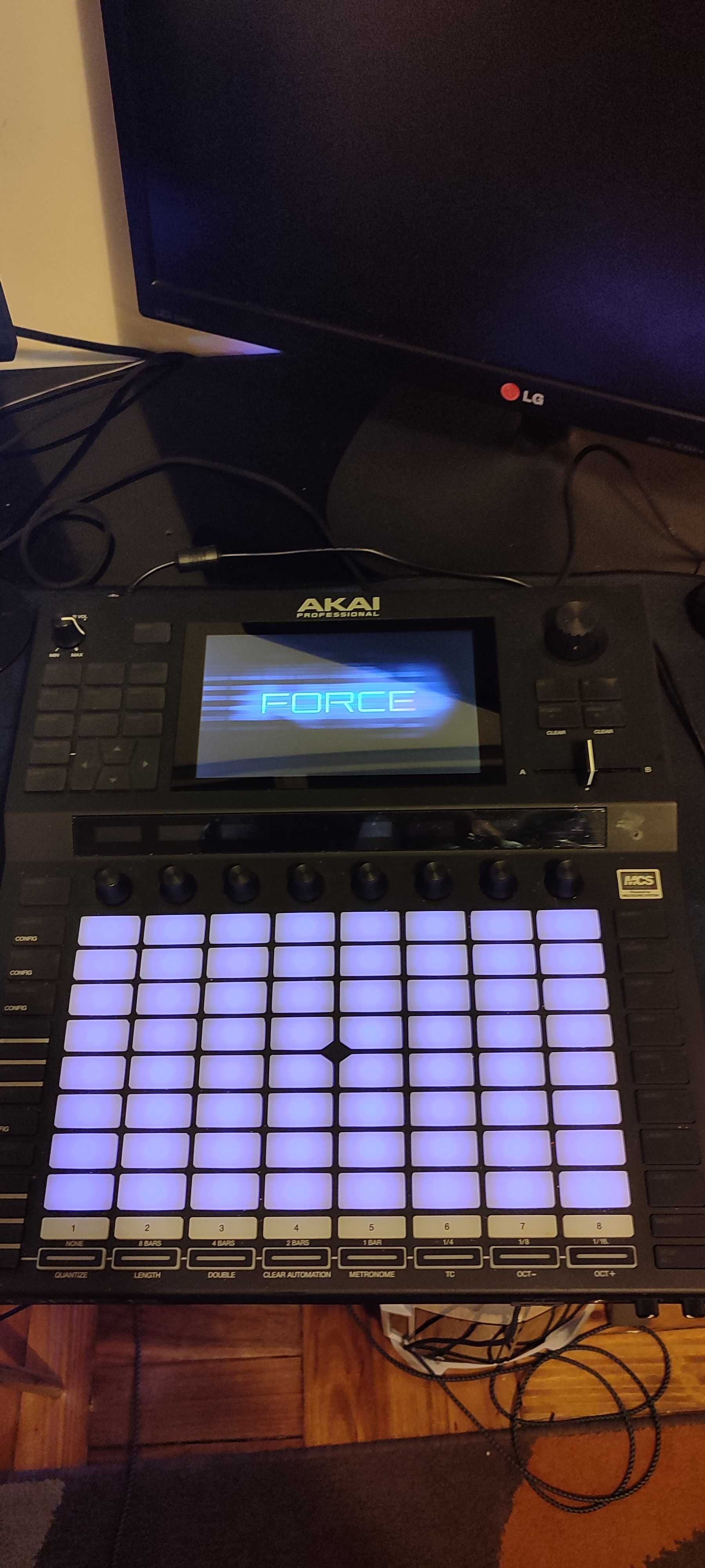 Akai Force como Novo