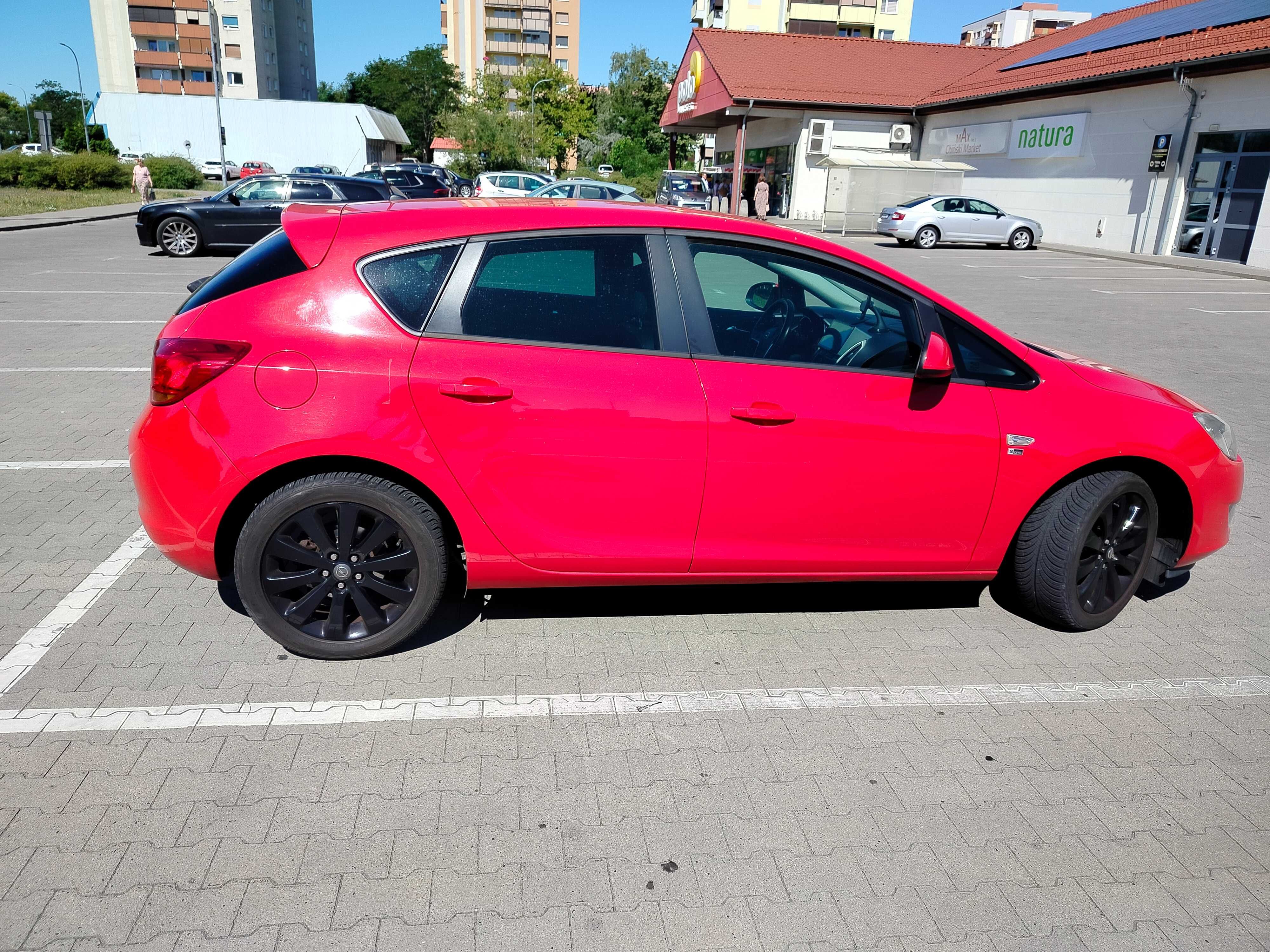 Opel Astra J 1.4 turbo 140KM