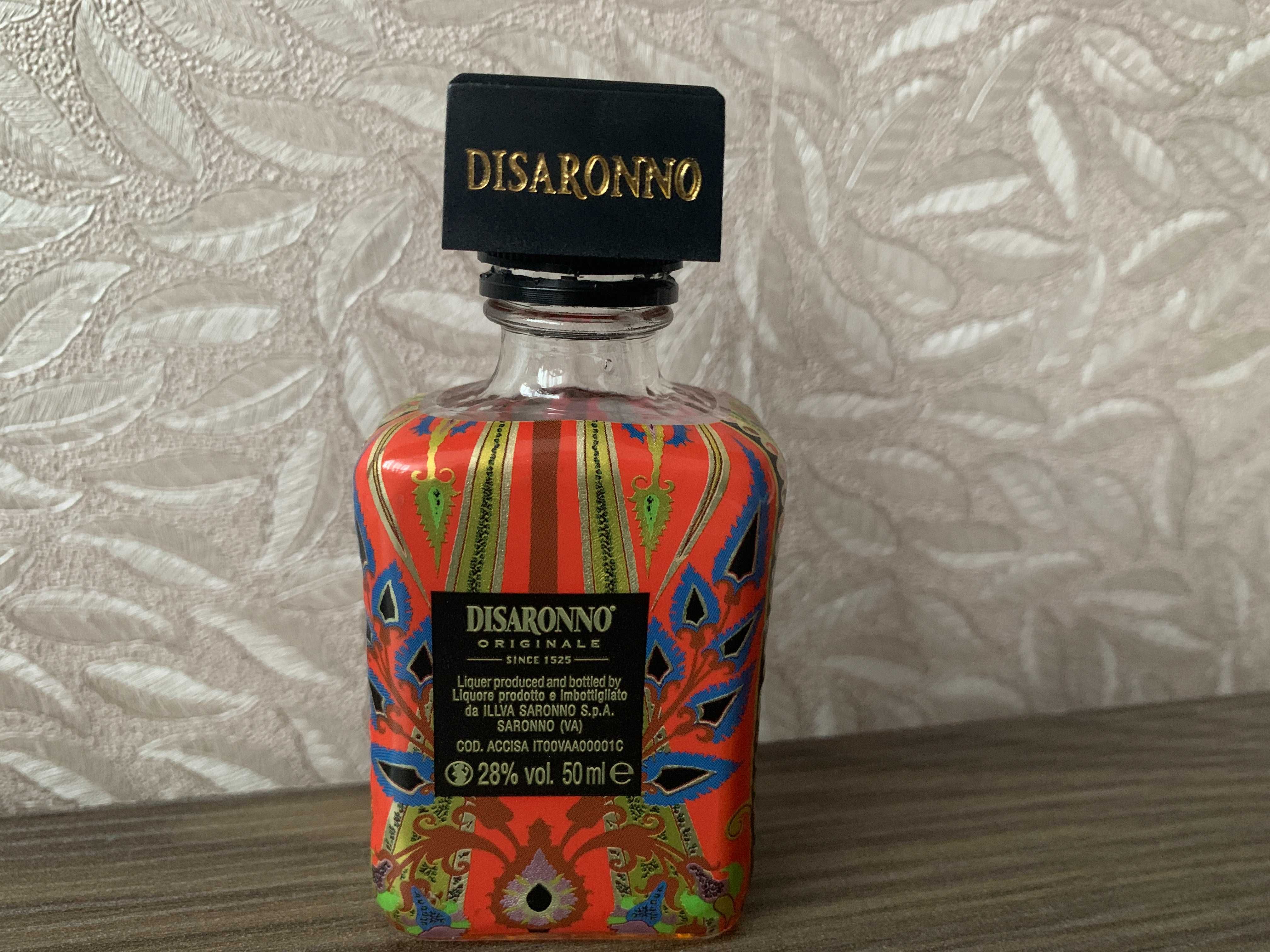 Disaronno Etro флакон с напитком