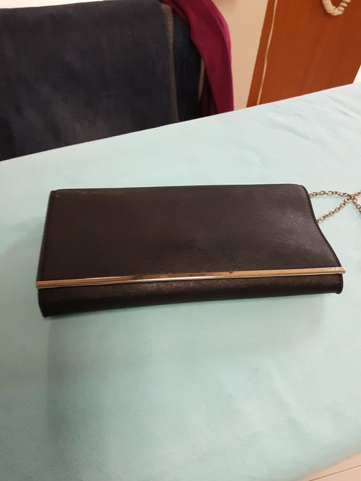 Bolsa pochete em pele  fio dourado de colocar no ombro