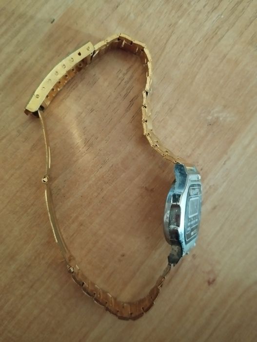 Электронные наручные часы